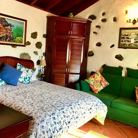 Casita Roque Nublo * Tejeda (Gran Canaria)