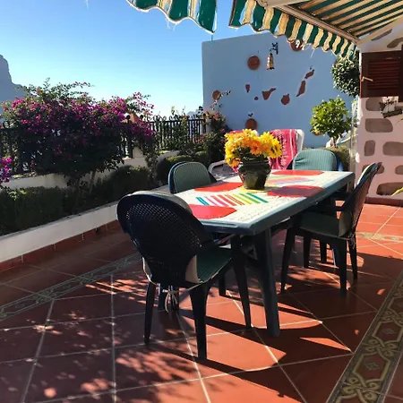 Casita Roque Nublo * Tejeda (Gran Canaria)